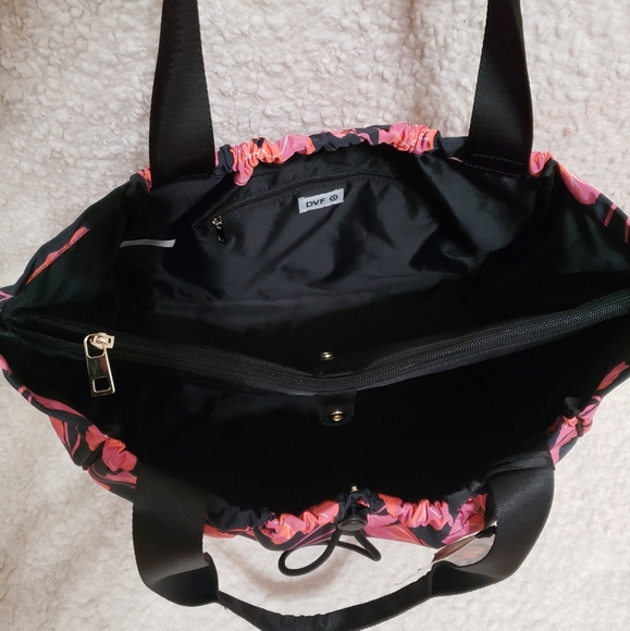 DVF for Target Geranium Leaf Pink/Black Tote Bag - Picture 4 of 10